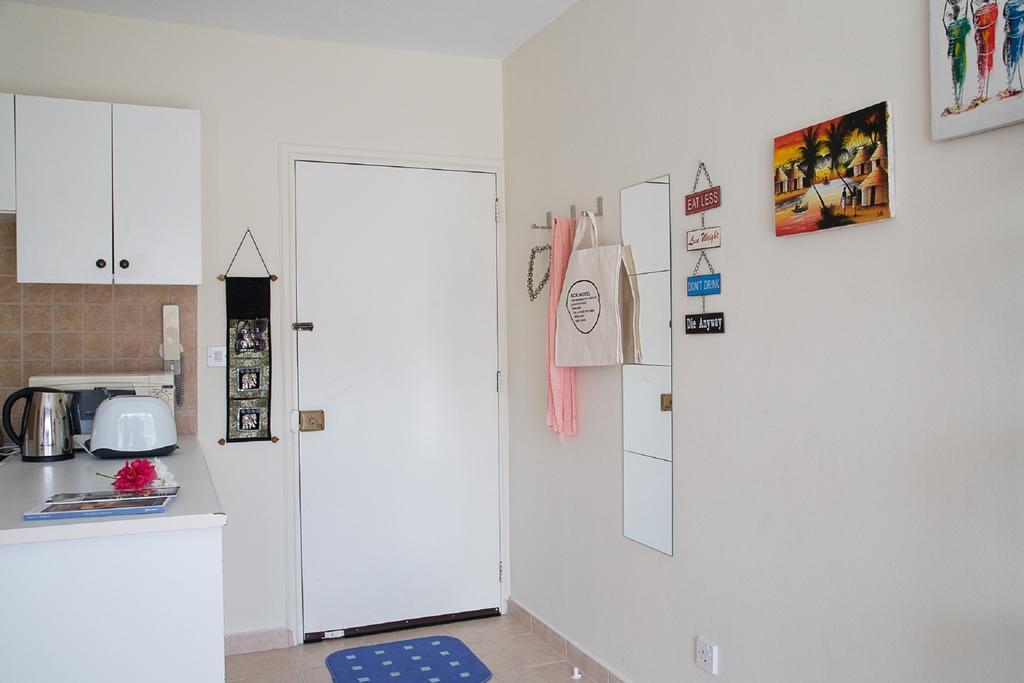 Paphos Love Nest Apartment Szoba fotó