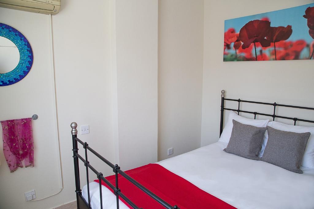 Paphos Love Nest Apartment Szoba fotó